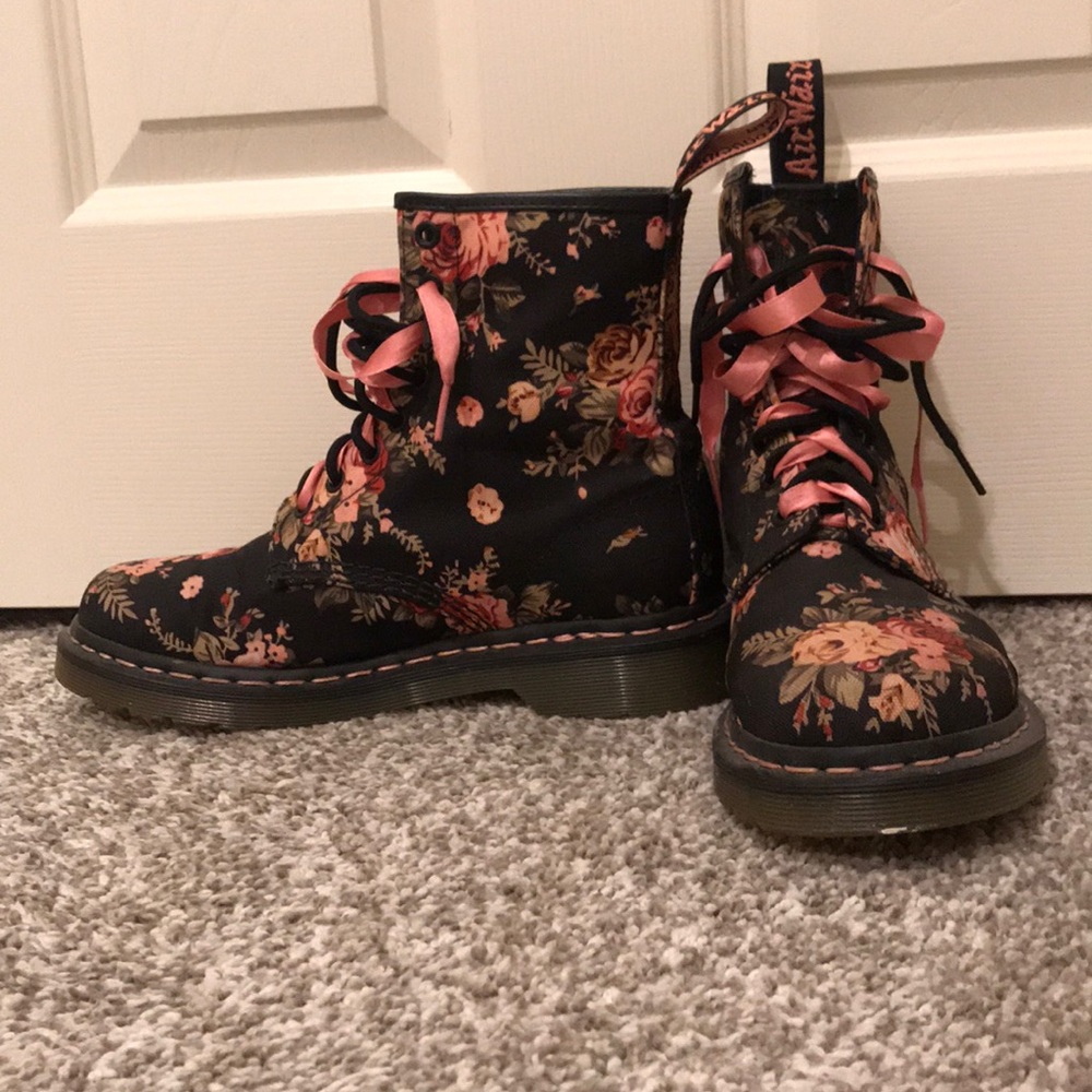 DR MARTENS Classic boots